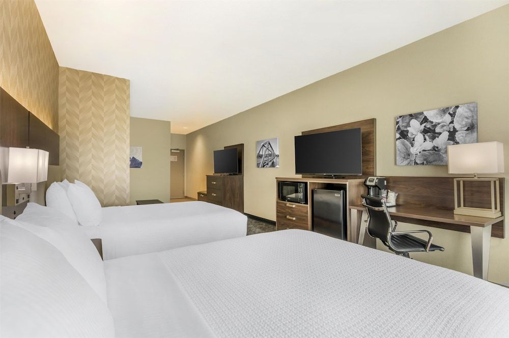 Suite, 2 Queen Beds, Non Smoking, Refrigerator & Microwave (with Sofabed)