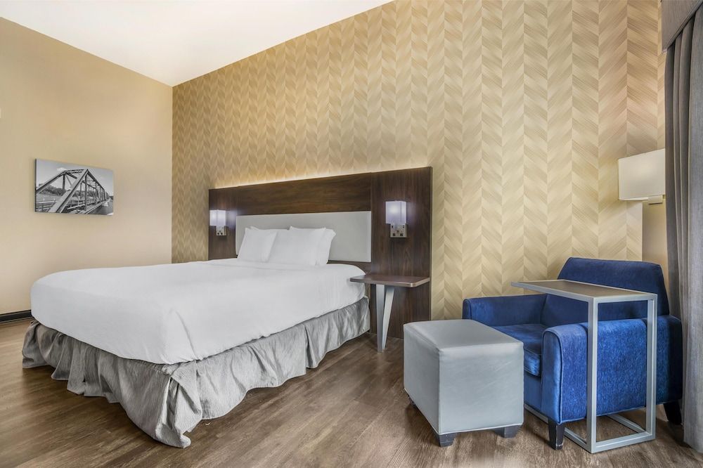 Standard Room, 1 King Bed, Accessible, Non Smoking