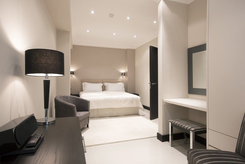 130 Queen's Gate Apartments Standard Apartment, 1 Bedroom (Lower Ground Floor) 2