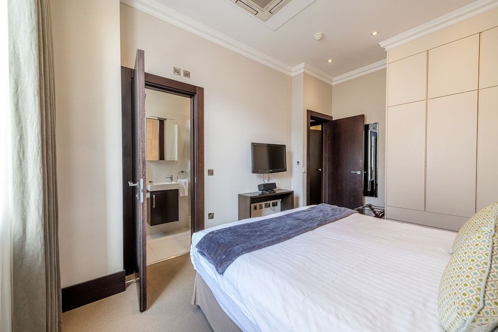 undefined 130 Queen's Gate Apartments 10