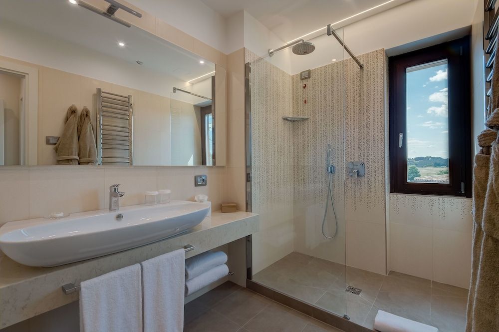 Borgo La Chiaracia Resort & SPA Deluxe Room 3