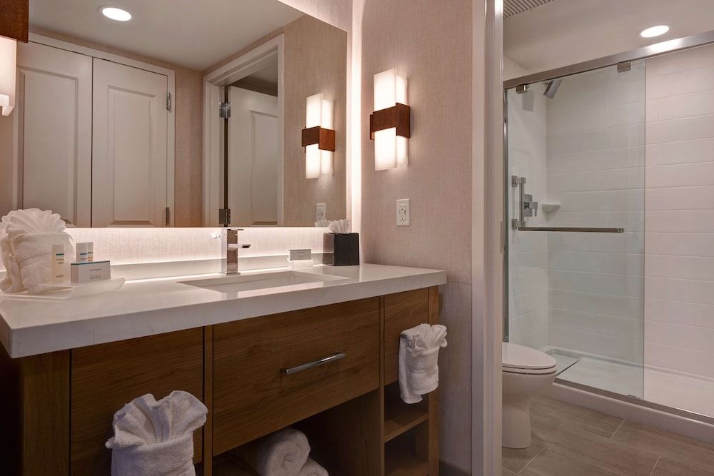 Studio Suite, 1 King Bed, Non Smoking, Balcony