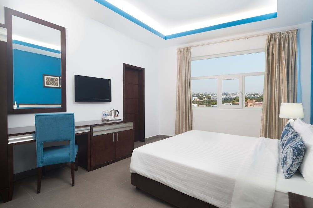 Al Hail Waves Hotel Managed By Centara Standard Room, 1 King Bed, City View 4