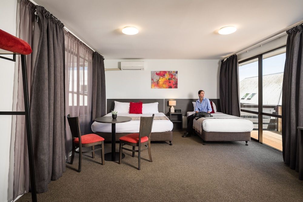 Deluxe Studio, Multiple Beds
