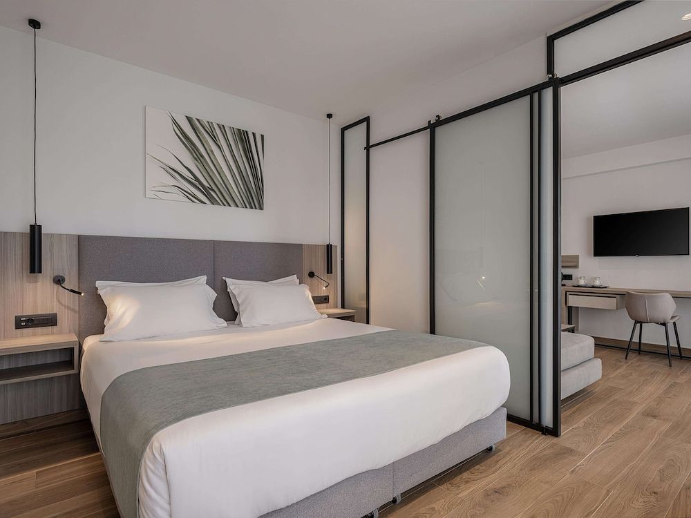 Grand Superior Room