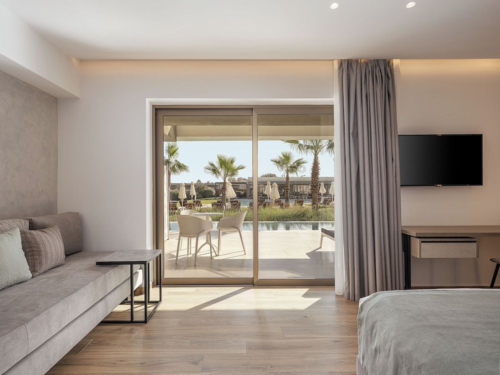 Superior Room Swim-Up