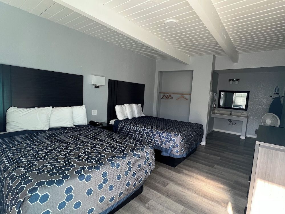 Sea Garden Inn Room, 2 Queen Beds 7