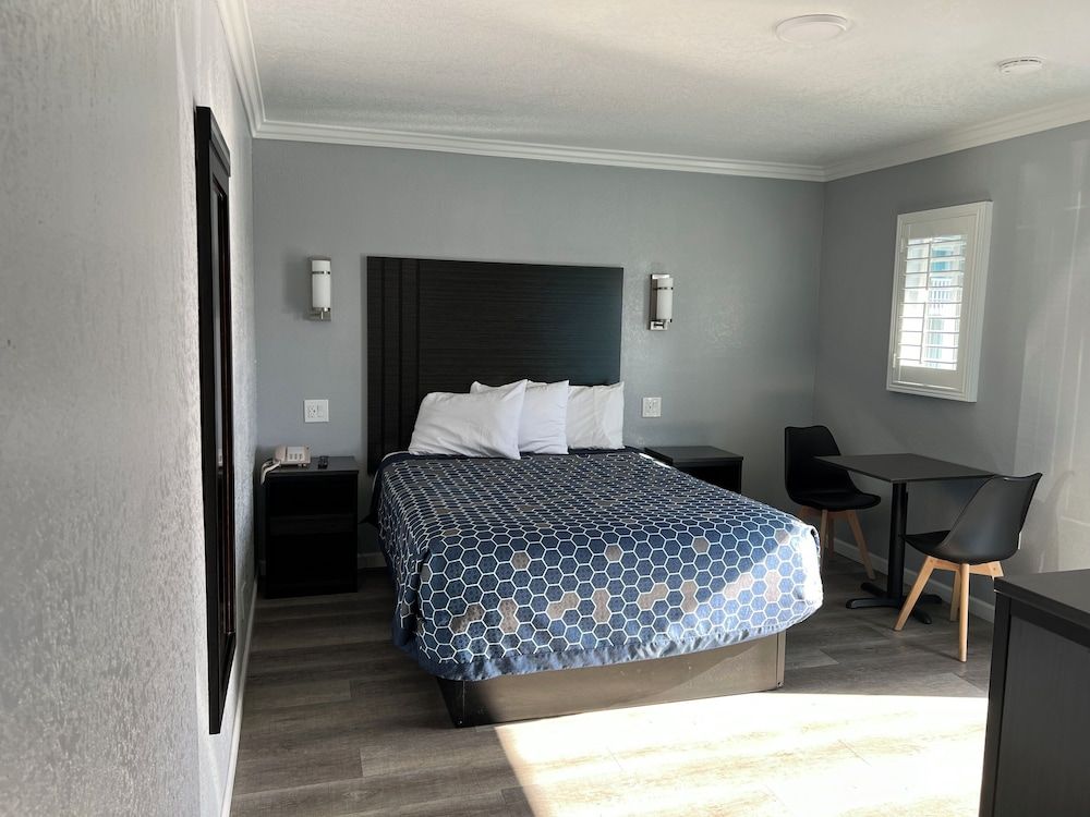 Sea Garden Inn Room, 1 Queen Bed 6