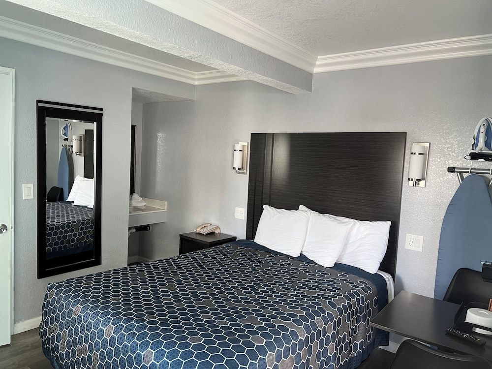 Sea Garden Inn Room, 1 Queen Bed 7