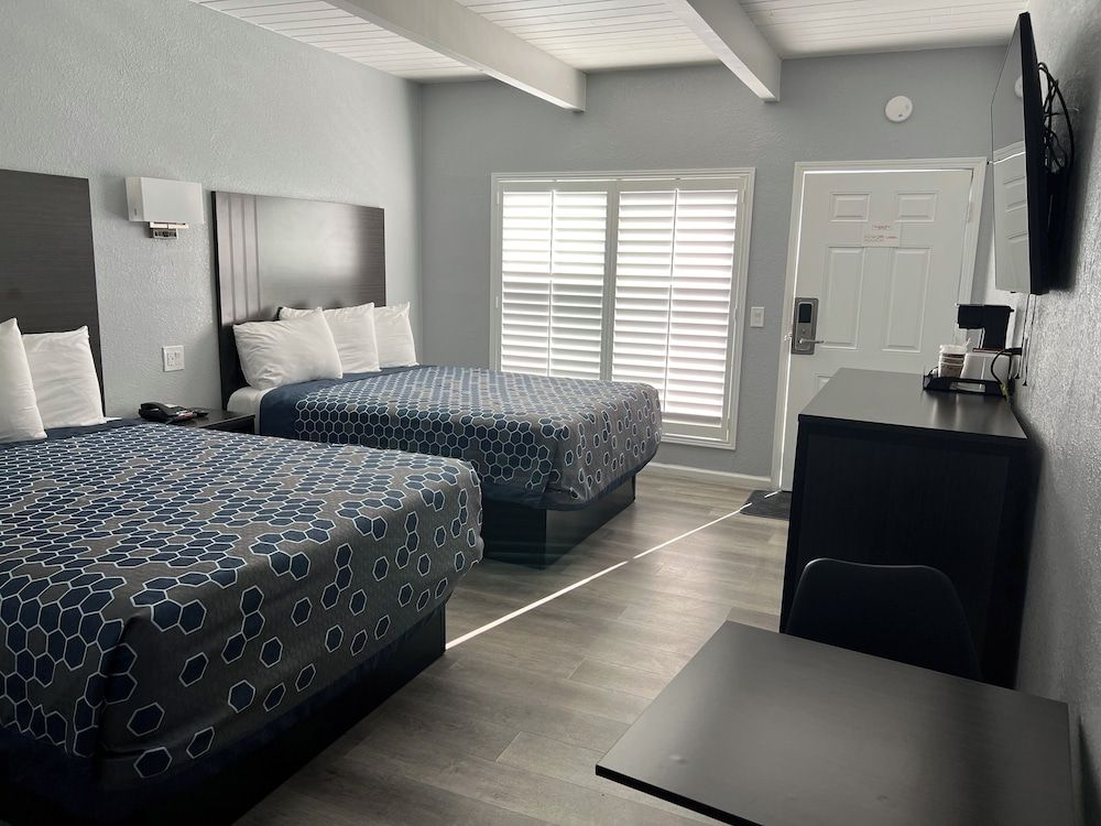 Sea Garden Inn Room, 2 Queen Beds 9