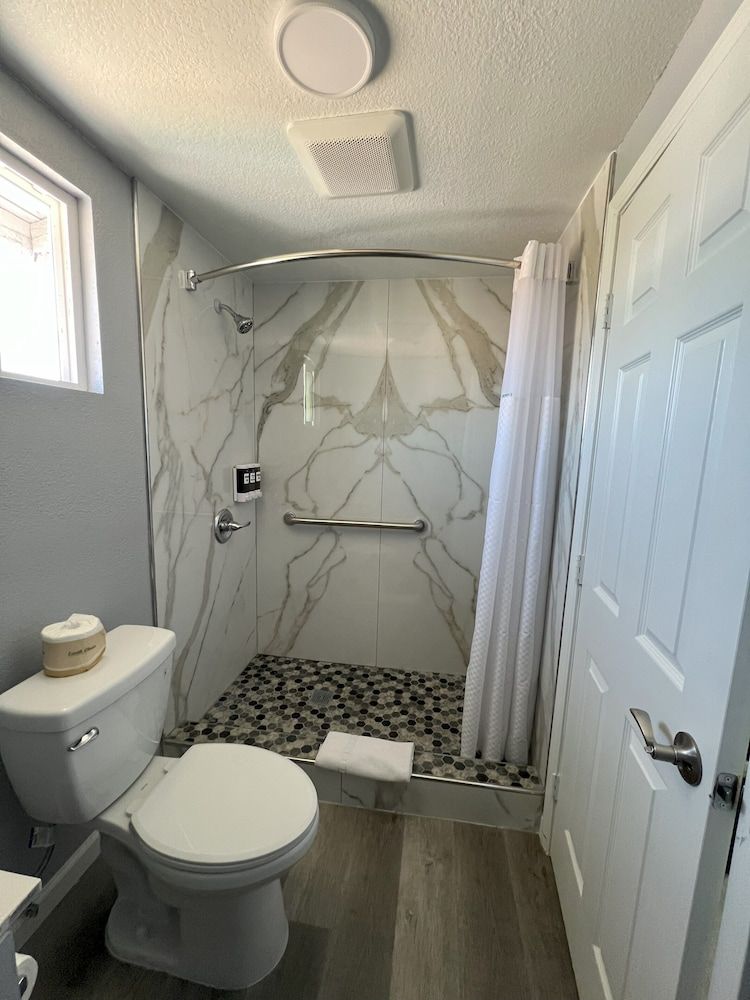 Sea Garden Inn Room, 1 Queen Bed 11