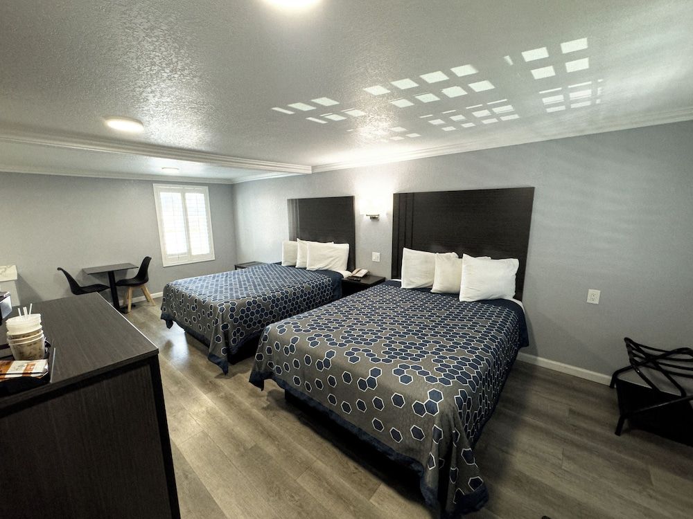 Sea Garden Inn Room, 2 Queen Beds 11