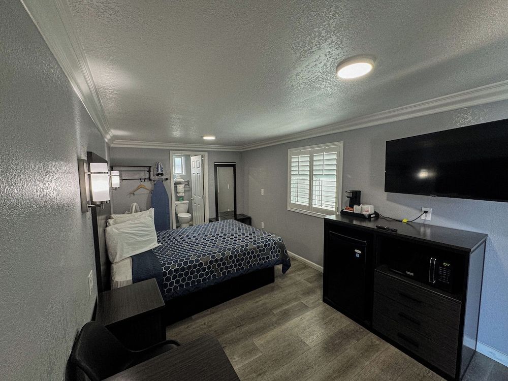 Sea Garden Inn Room, 1 Queen Bed 15