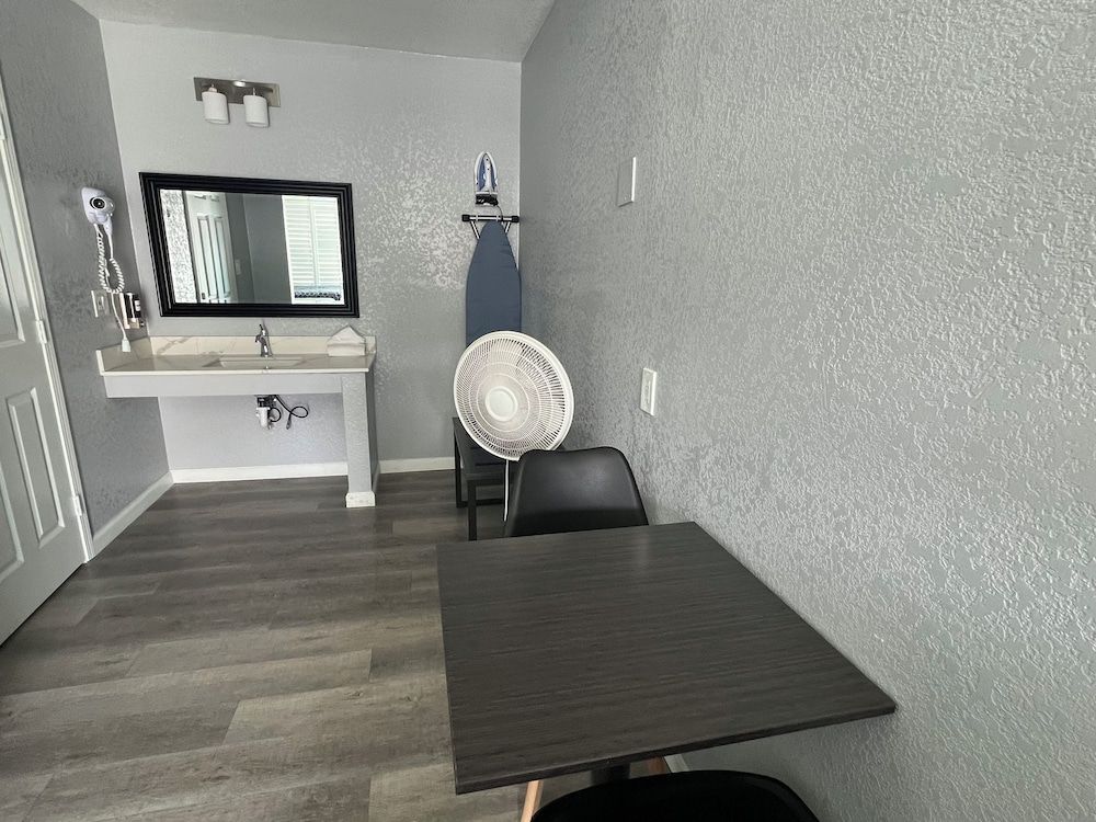 Sea Garden Inn Room, 2 Queen Beds 17