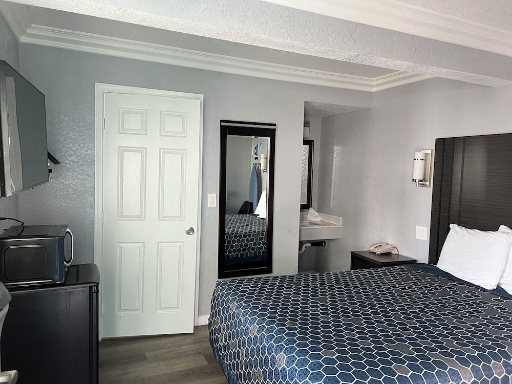 Sea Garden Inn Room, 1 Queen Bed 4