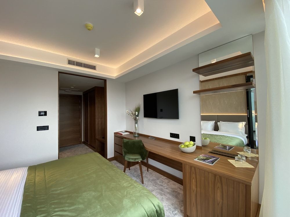 Central Point Hotel Double Room, Balcony 3