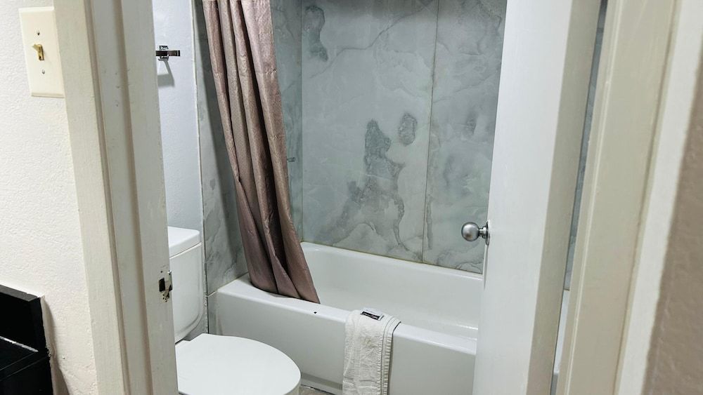 Super 7 Inn Tupelo Room, 2 Double Beds, Smoking 8