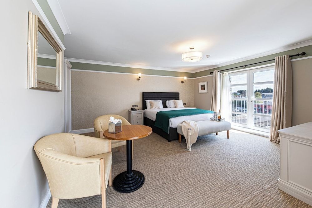 Riverview King Room