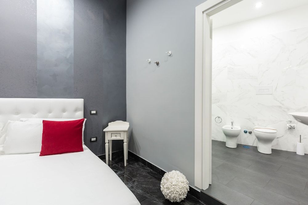 Palace Napoli Classic Double Room 19