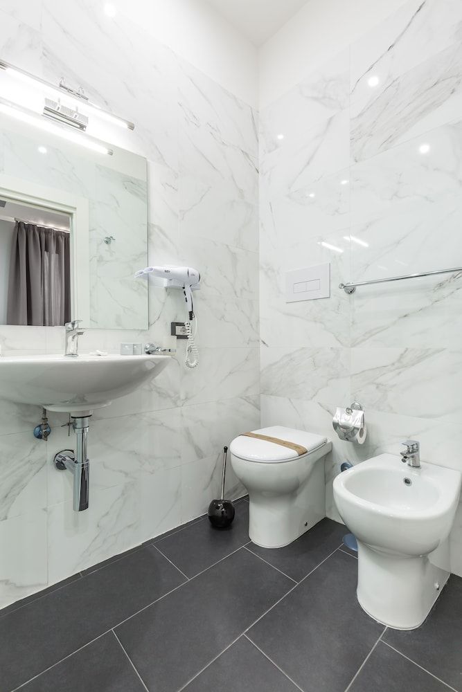 Palace Napoli Classic Double Room 10