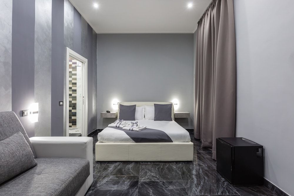 Palace Napoli Classic Double Room