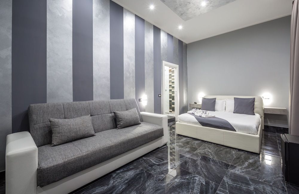 undefined Palace Napoli 5