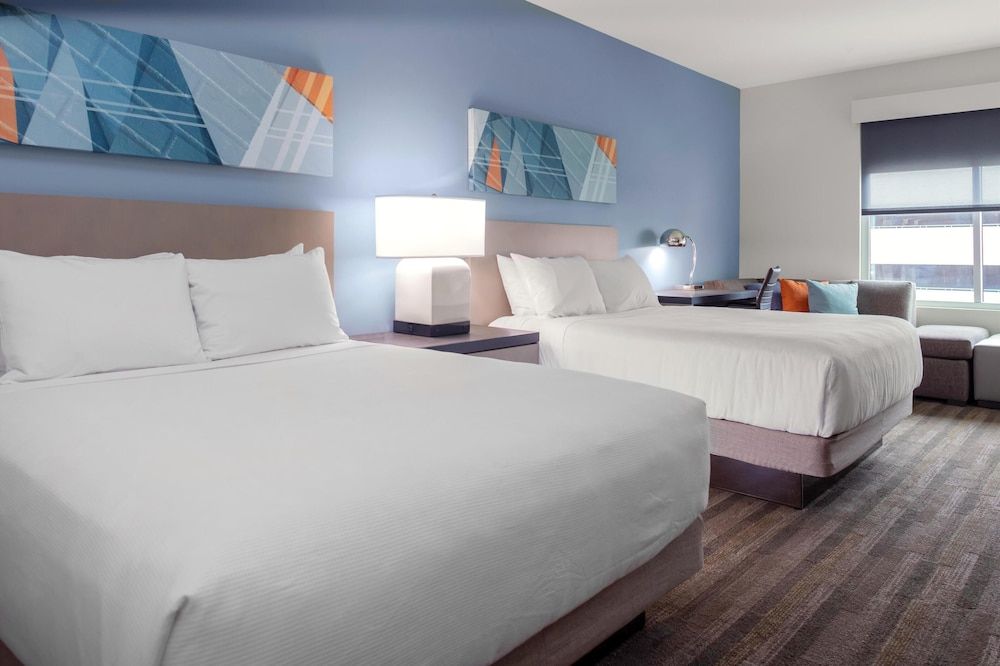 Suite, 1 Bedroom, Kitchen (2 Queen Beds with Sofa Bed)