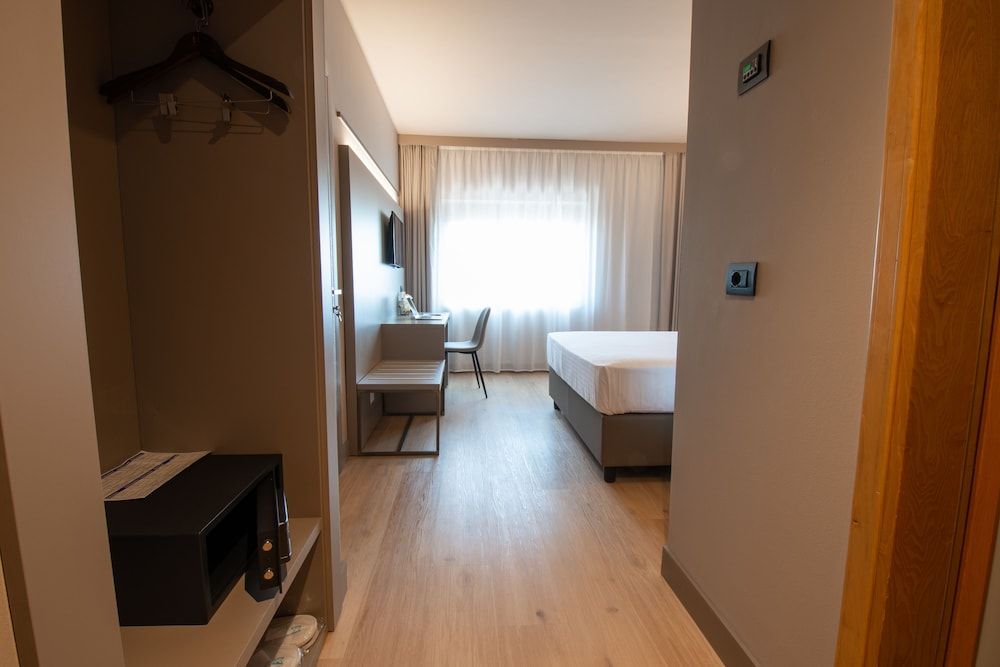 DC Hotel International Standard Double Room 12