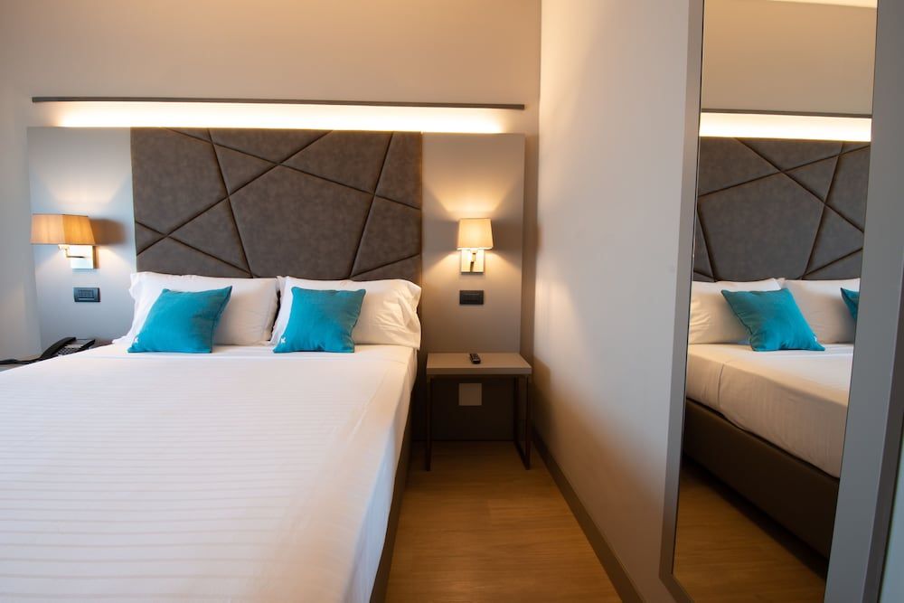 DC Hotel International Standard Double Room 4