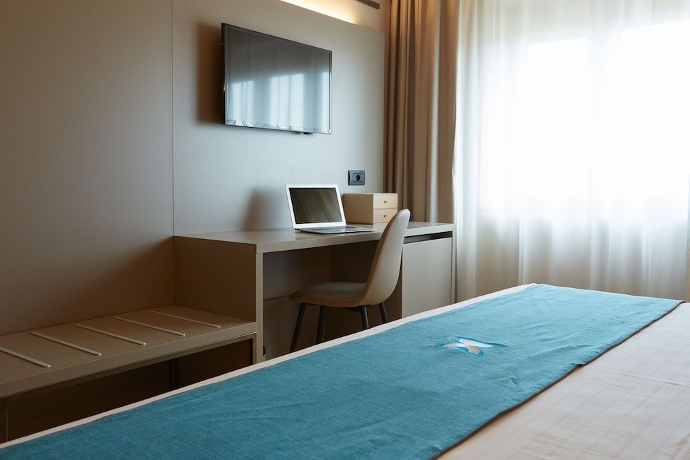 DC Hotel International Standard Double Room 11