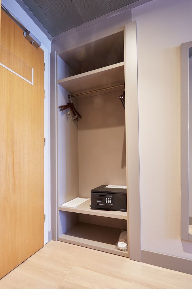 DC Hotel International Standard Double Room 10