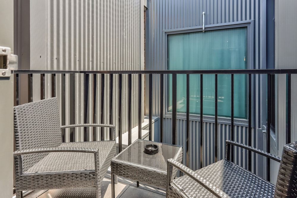 Meridian Hotel Deluxe Double Room, 1 King Bed, Accessible, Balcony 2