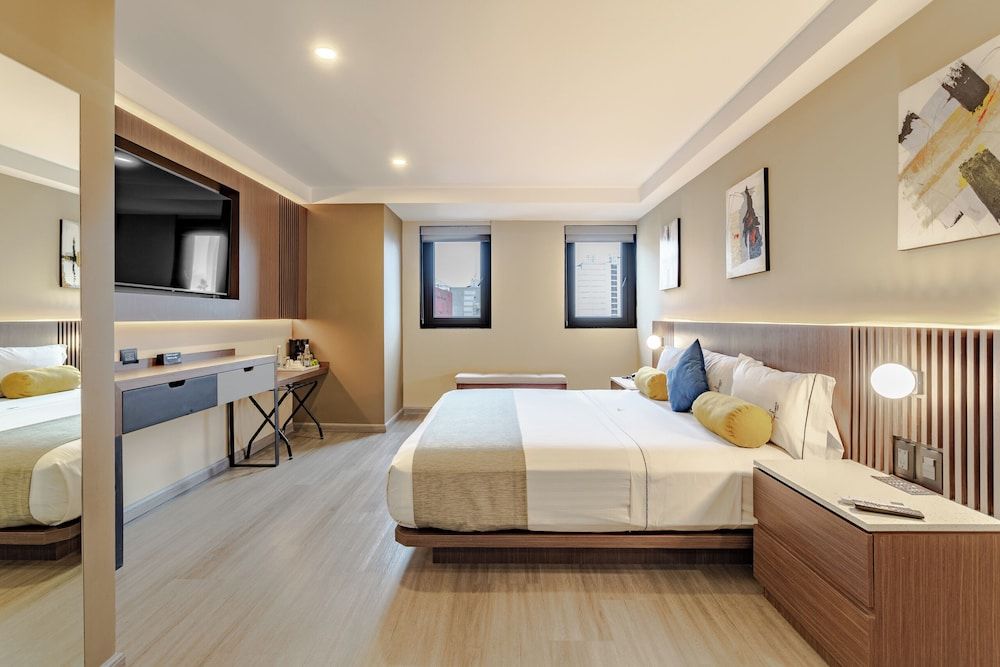 Hotel Flamencos Centro Histórico Deluxe Room 9