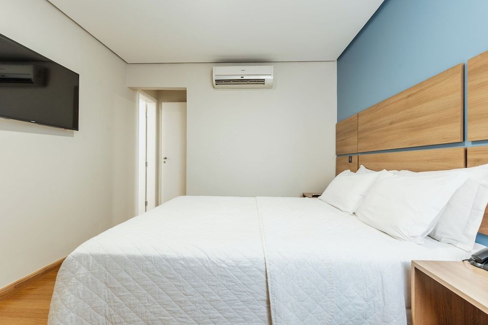 Victory Suites Hotel Deluxe Double Room 3