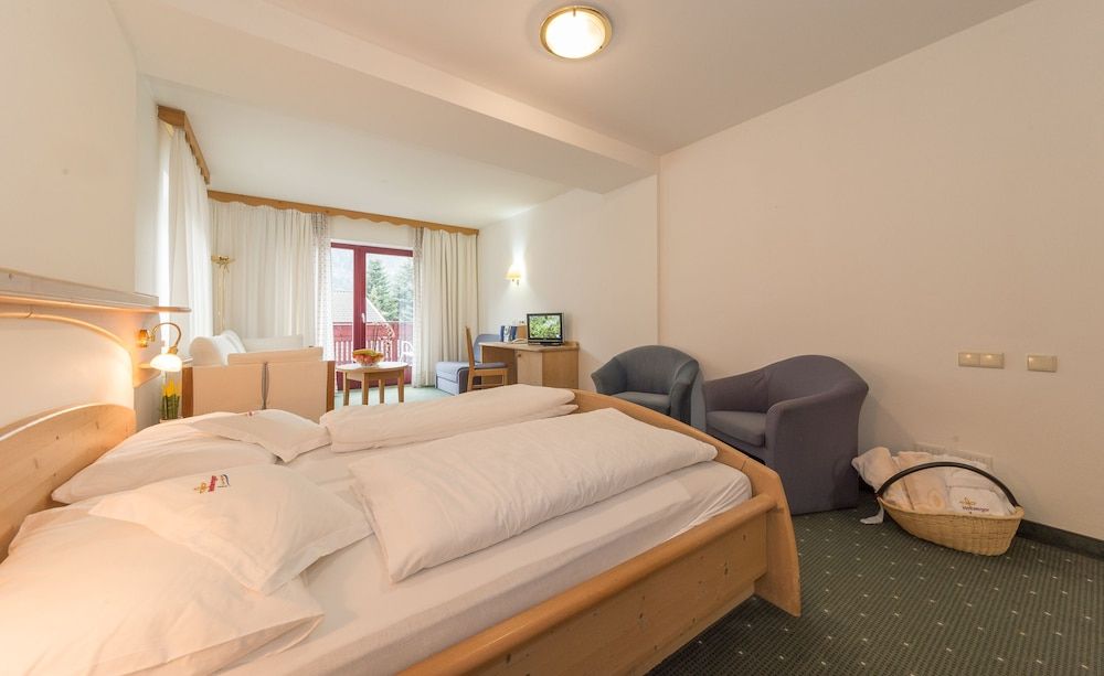 Hotel Hellweger Deluxe Double Room 2