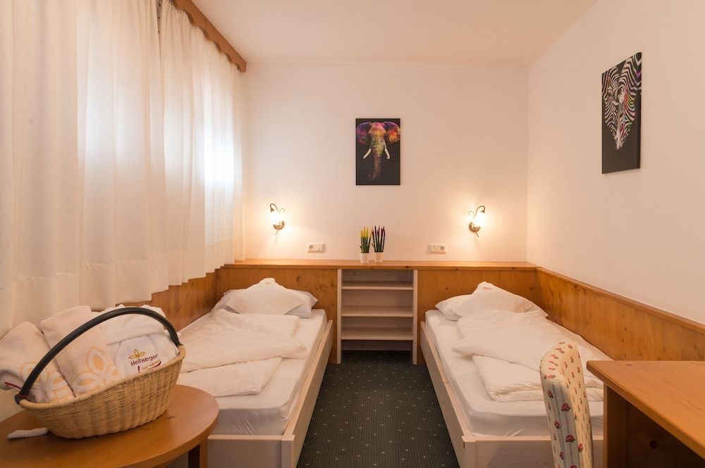 Hotel Hellweger Room, Connecting Rooms