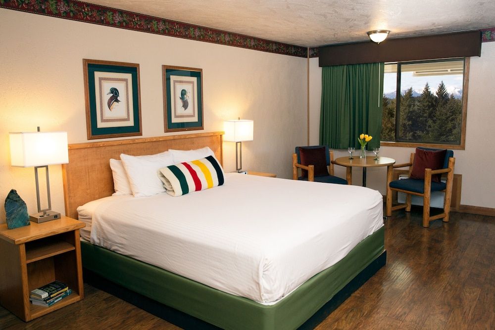 Premium Room, 1 King Bed, Non Smoking, Mountain View
