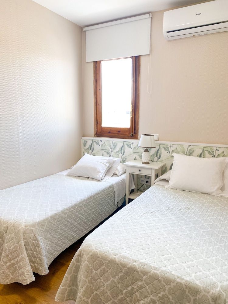 Comfort Quadruple Room, 2 Bedrooms (cama de matrimonio y dos individuales)