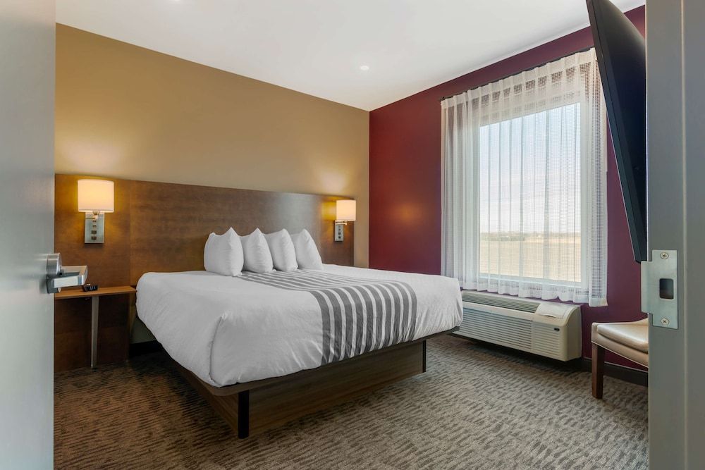 Best Western Plus Dauphin Suite, 1 King Bed, Non Smoking, Kitchenette (with Sofabed)