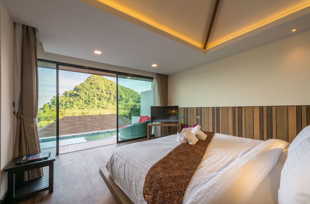 Chermantra Aonang Resort and Pool Suite Mountain Pool Villa with Bathtub