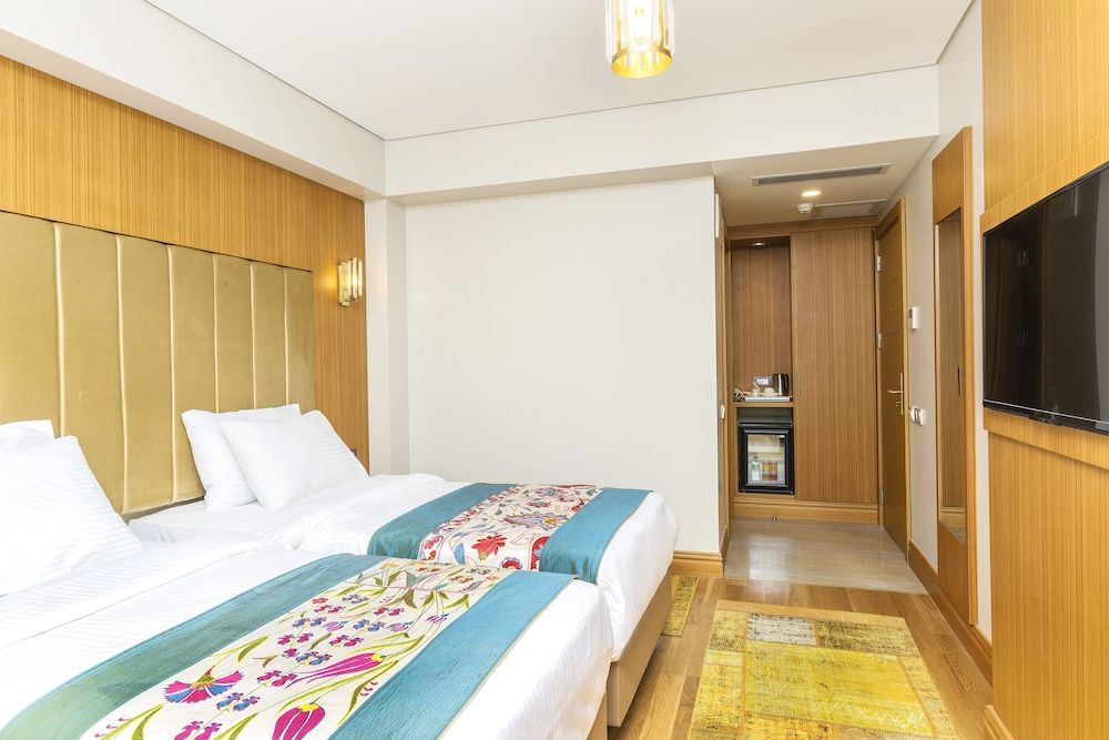 Obelisk Hotel & Suites Standard Double or Twin Room, 1 Bedroom, Non Smoking, City View 11