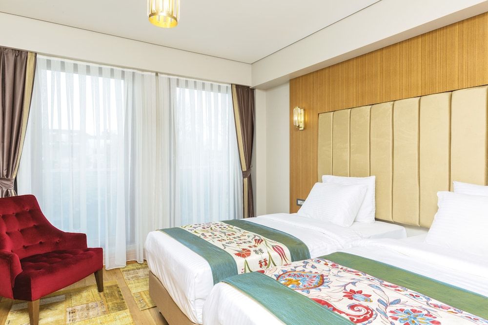 Obelisk Hotel & Suites Standard Double or Twin Room, 1 Bedroom, Non Smoking, City View 10