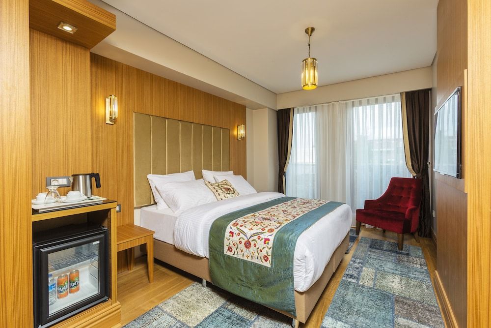 Obelisk Hotel & Suites Standard Double or Twin Room, 1 Bedroom, Non Smoking, City View 6