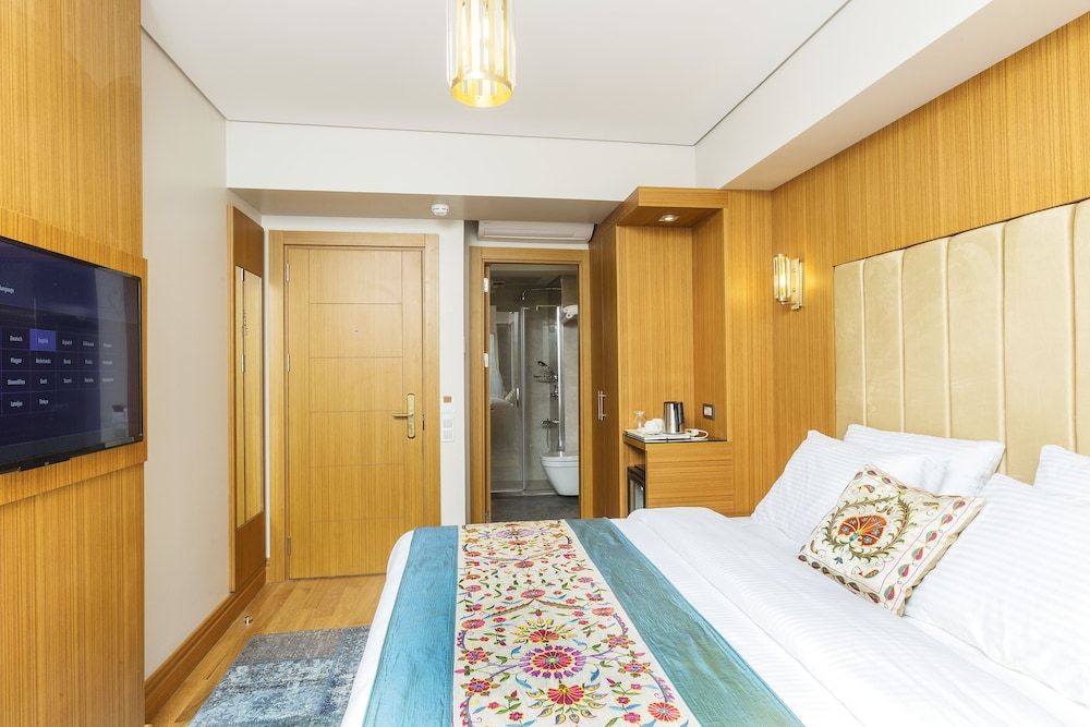 Obelisk Hotel & Suites Standard Double or Twin Room, 1 Bedroom, Non Smoking, City View 8