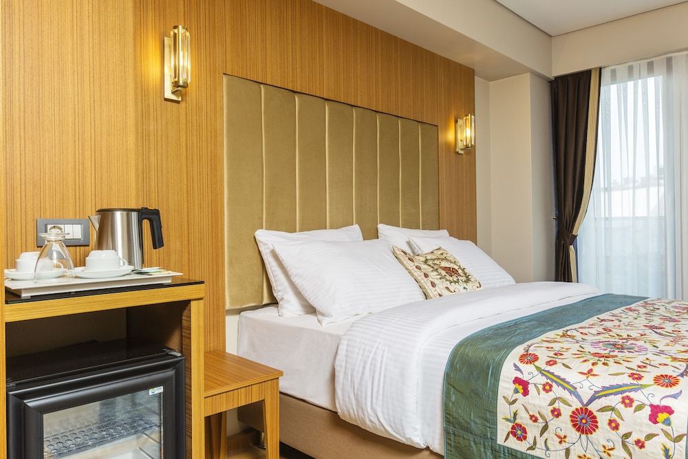 Obelisk Hotel & Suites Standard Double or Twin Room, 1 Bedroom, Non Smoking, City View 7