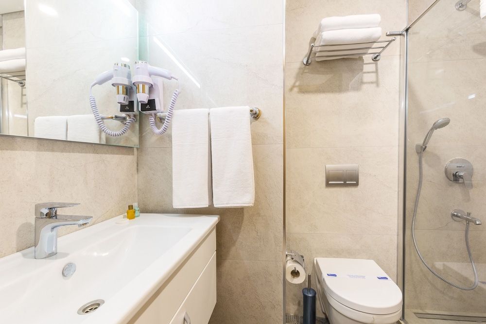 Obelisk Hotel & Suites Standard Double or Twin Room, 1 Bedroom, Non Smoking, City View 14