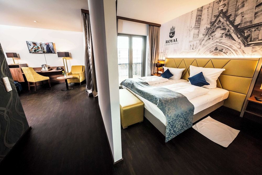 Best Western Plus Royal Suites Comfort Room, 1 Double Bed with Sofa bed, Balcony (with Sofabed) 7