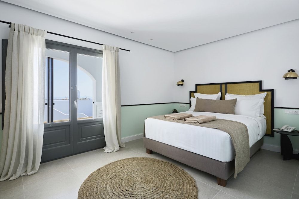 Alleys All-Suite Hotel & Spa Junior Suite, Hot Tub, Pool View 2