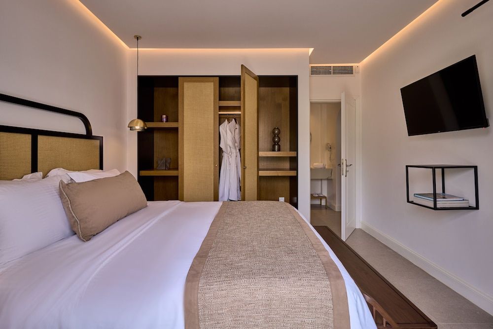 Superior Suite, Hot Tub, Pool View