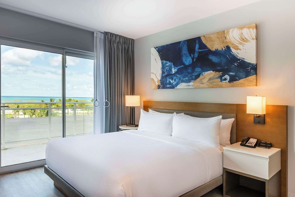 Suite, 1 King Bed, Accessible (Mobility & Hearing, Roll-in Shower)